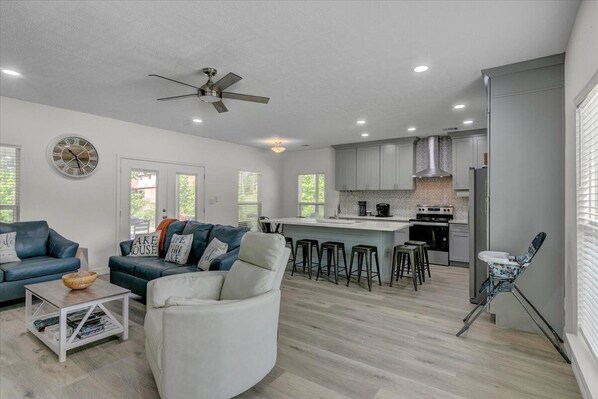 Smart TV, fireplace, DVD player