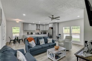 Smart TV, fireplace, DVD player - Waterfront house on Sam Rayburn (Brookeland)
