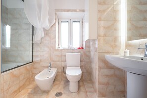 Hair dryer, bidet, towels, soap - Guilford Elegance | Corfu Old  town Apartment | fast WiFi (Corfu)