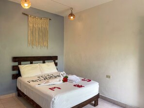 Comfort Room, 1 Double Bed, Private Bathroom | Laptop workspace, blackout drapes, free WiFi, bed sheets - Sac Ek Hotel (Valladolid)