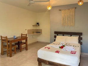 Comfort Room, 1 Double Bed, Private Bathroom | Laptop workspace, blackout drapes, free WiFi, bed sheets - Sac Ek Hotel (Valladolid)