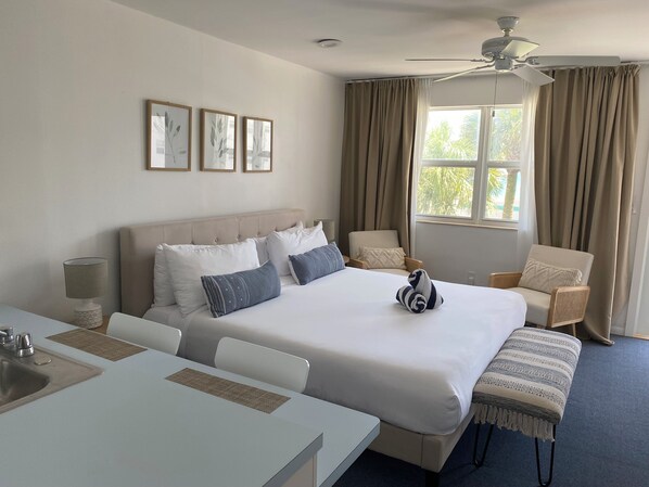 Traditionell studio - balkong - utsikt mot stranden | Vardagsrum | 45-tums smart-tv med kabelkanaler