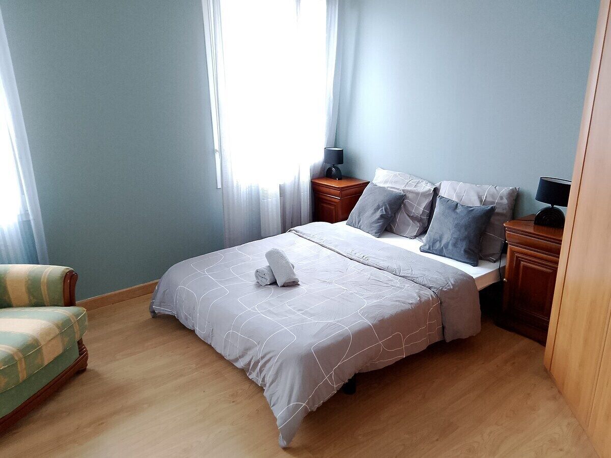 4 quartos, escrivaninha, ferros/tábuas de passar roupa, Wi-Fi