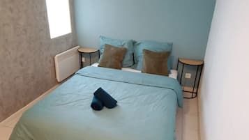4 bedrooms, desk, iron/ironing board, WiFi