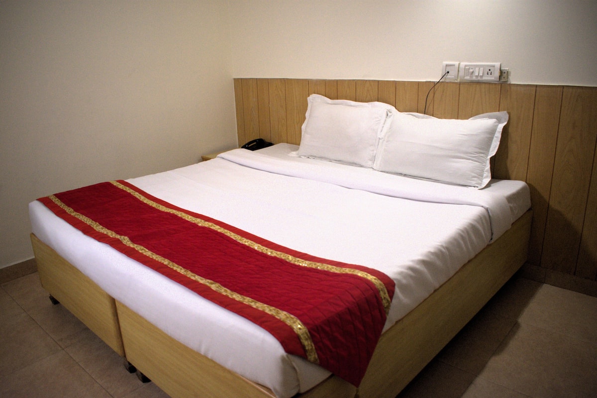 Premium bedding, down duvets, Select Comfort beds, free minibar items