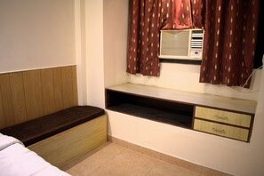 Premium bedding, down duvets, Select Comfort beds, free minibar items - Udupi Hotel (New Delhi)