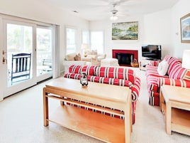 House, Multiple Beds, Balcony, Garden View | Living area