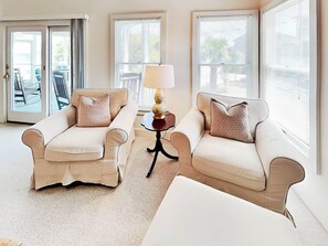 Living area - Mercy Me by Tybee Vacation Rentals (Tybee Island)