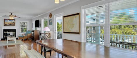 Ferienhaus, Mehrere Betten, Whirlpool | Speisen