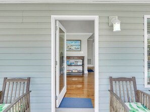 Hus, flere senger, massasjebadekar | Overnattingsstedets uteområder