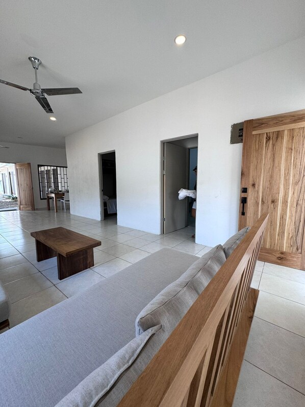 Interior - Casa Espaciosa a 2 Minutos de la Playa. Ideal Para Familias (Jaco)