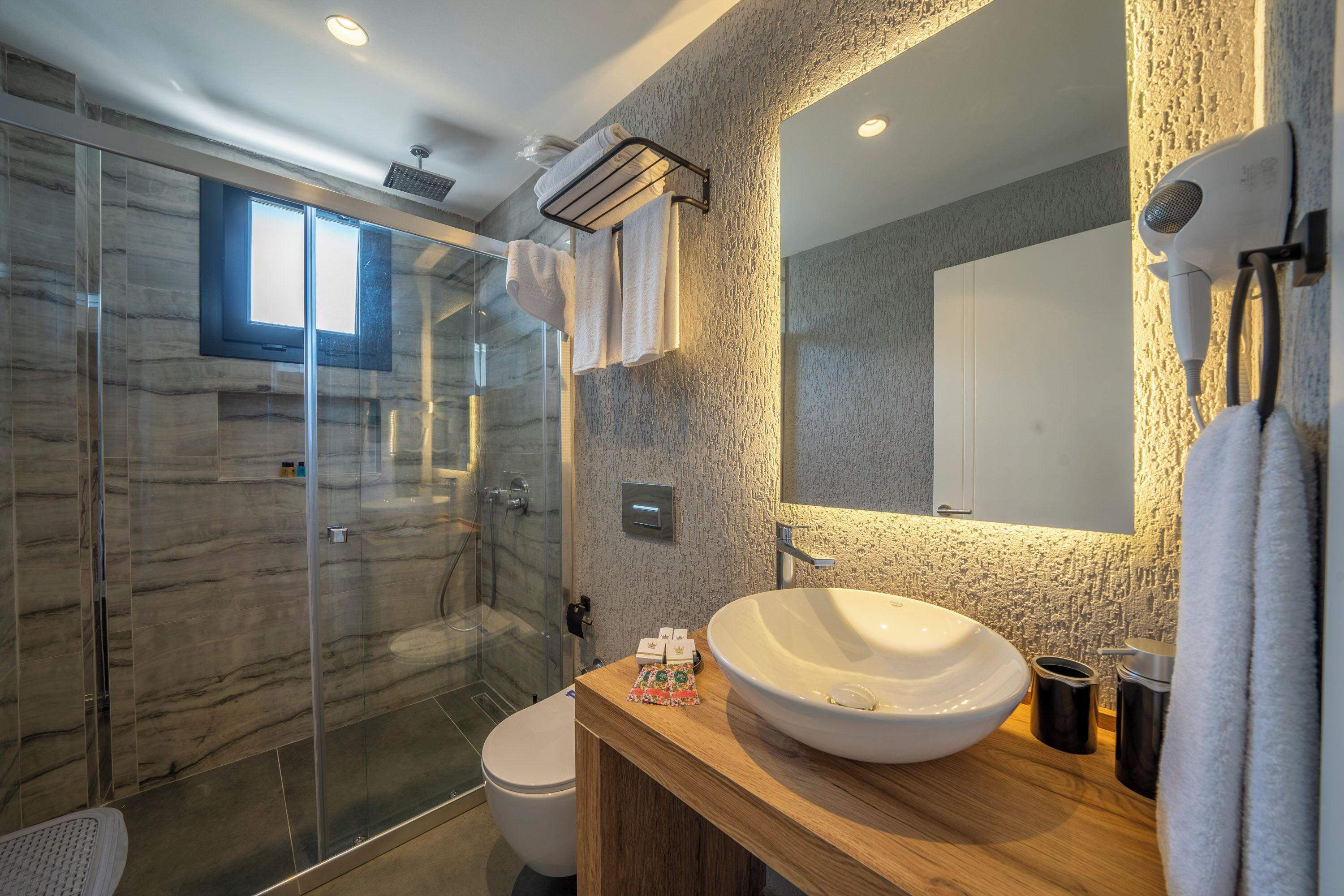 标准套房 | 浴室 | 淋浴设施、大花洒淋浴喷头、免费洗浴用品、吹风机