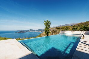Seasonal outdoor pool - Monte Living by In Property (Sveti Stefan)
