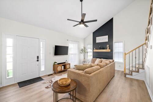 Stunning 5 Bed 2.5 Bath in the Heart of Clarksville