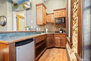 Microwave, dishwasher, coffee/tea maker, cookware/dishes/utensils