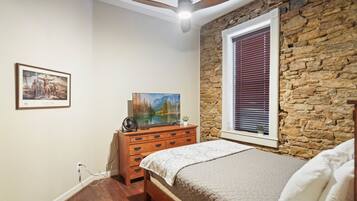 1 chambre, fer et planche Ă repasser, Wi-Fi gratuit, draps fournis