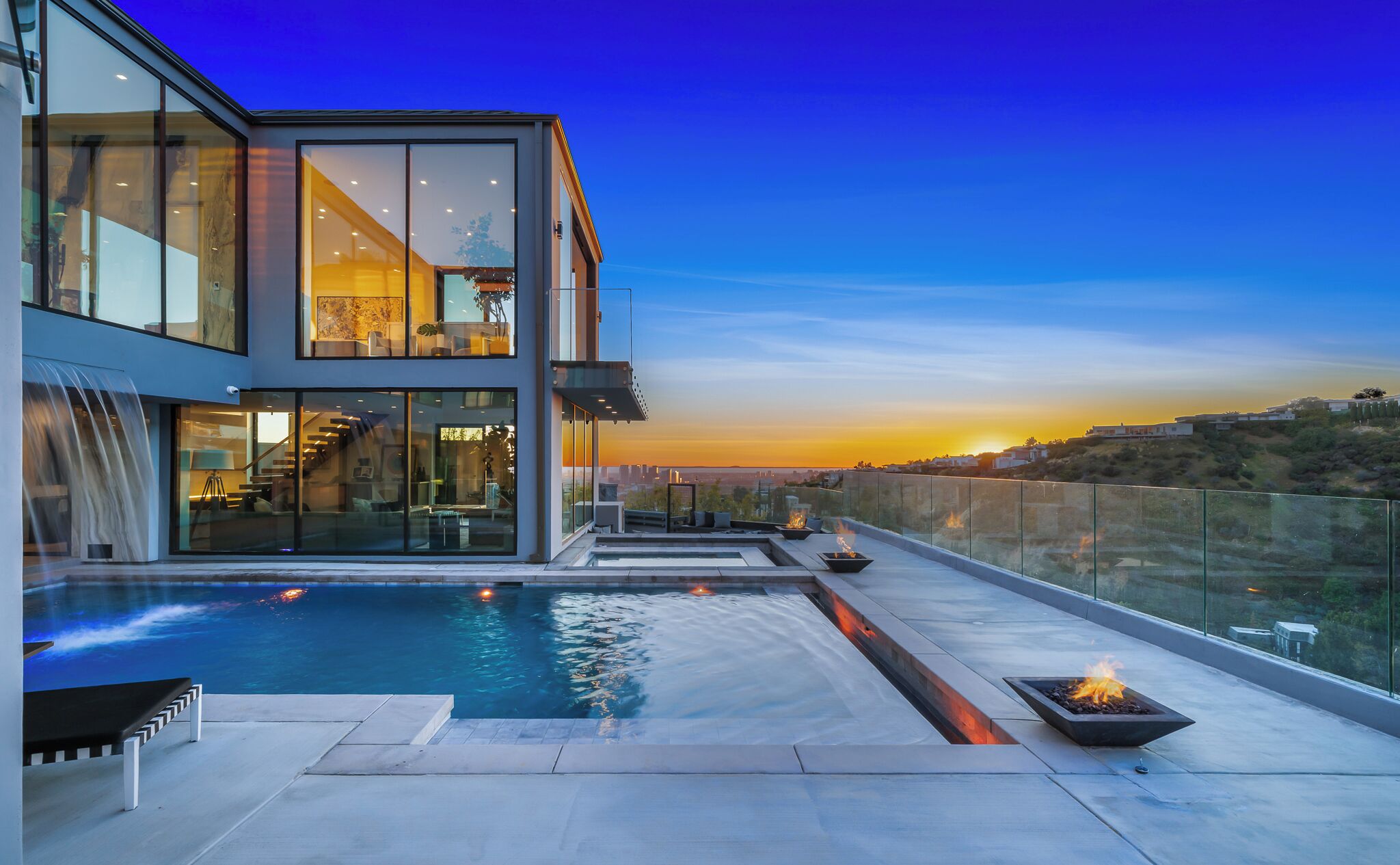 New Modern Sunset Strip 5Bd Jetliner View Villa