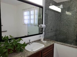 Premium Room | Bathroom | Towels