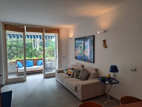 Delightful apartment in the countryside with private access to the beach