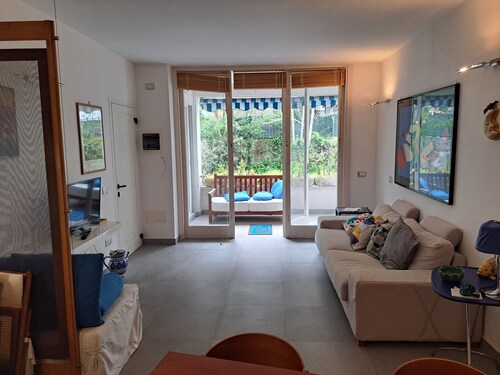 Delightful apartment in the countryside with private access to the beach