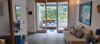 Delightful apartment in the countryside with private access to the beach