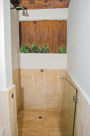 Chalet | Dusche im Bad