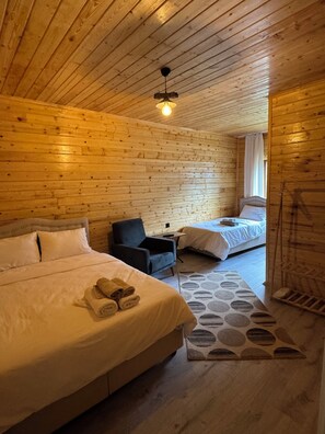 コンフォート ルーム | 高級寝具、デスク、ノートパソコン用作業スペース  、防音設備