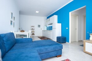 TV - Central Seaview Apartment (Vlorë)