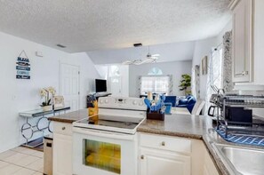 Private kitchen - Palm Cove Blue Lagoon
(Panama City Beach)