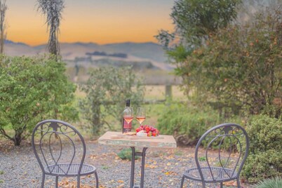 City Break Cottage for couples 27 mins CHC Airport