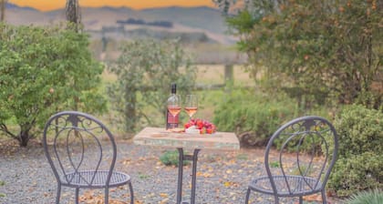 City Break Cottage for couples 27 mins CHC Airport