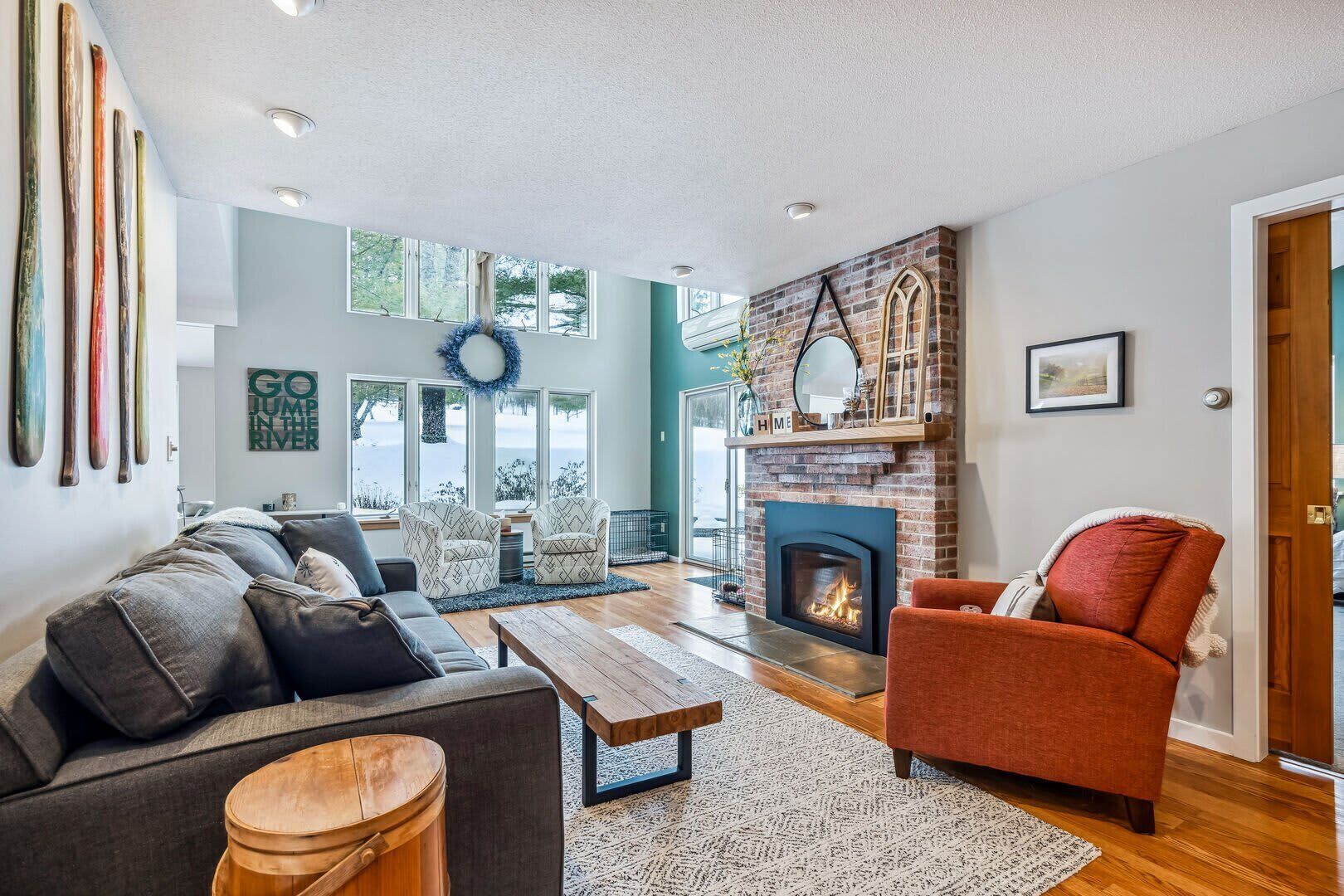 TV, lareira, escritórios