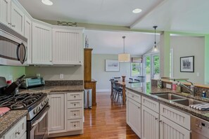 Fridge, microwave, oven, stovetop - Pet-Friendly Relaxing Retreat - Newton Village 11B (Quechee)