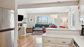 TV, fireplace, offices