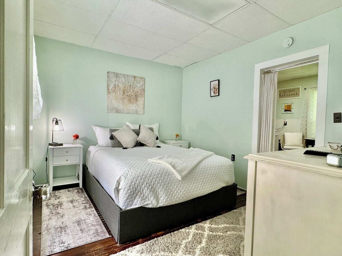 1 soverom, strykejern/-brett, wi-fi (inkludert) og sengetøy