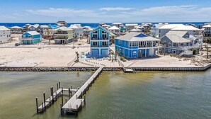 A coastal residential area with houses, a pier, and a beach. - Bora Bora Beach House (Navarre)