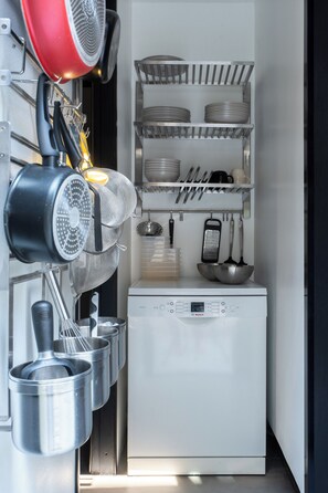 Design villa, 4 slaapkamers, op Executive-verdieping | Privékeuken | Een koelkast, een magnetron, een oven, een kookplaat