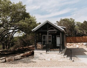 Exterior - Sea Biscuit Cabin - Cabin sleeps up to 6 people. Pet friendly. (Wimberley)