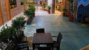 Interior entrance - Hotel Manantial (Pachangara)