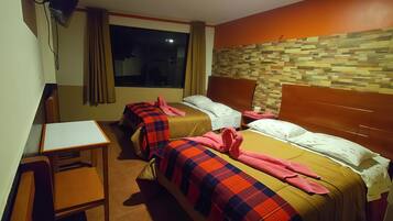 Deluxe tweepersoonskamer | Lakens van Egyptisch katoen, luxe beddengoed, een bureau