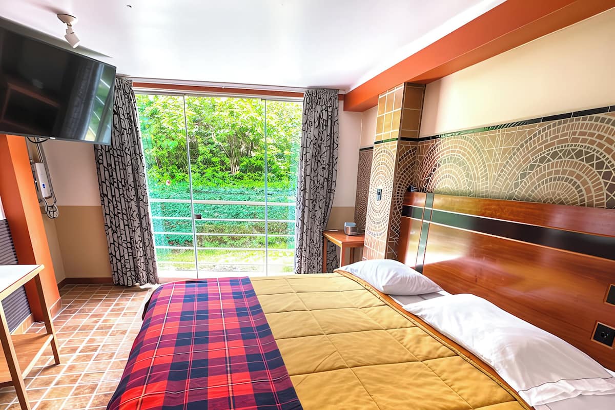 Enkeltrom – premium | Skrivebord, wi-fi (inkludert), sengetøy og rullestolvennlig