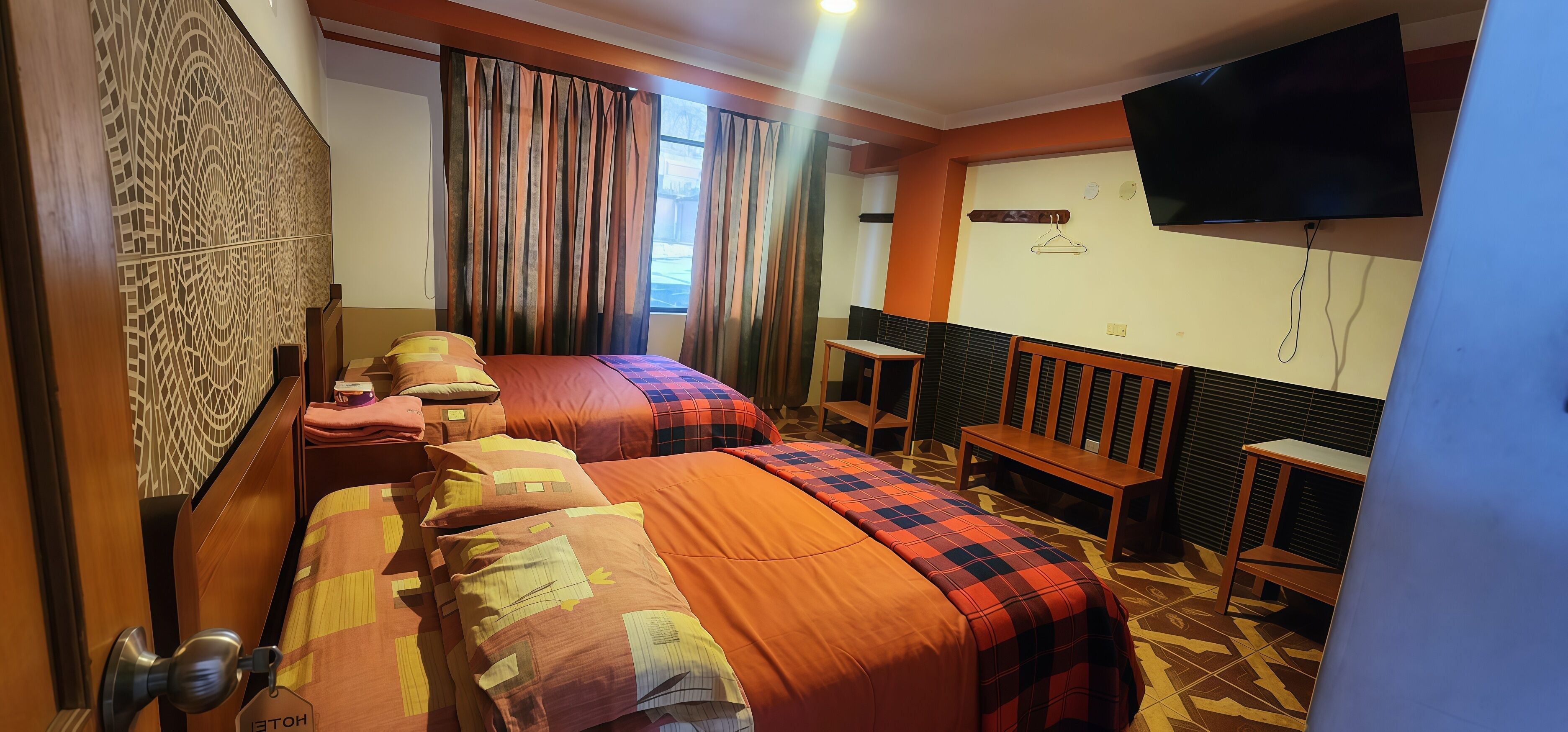 Dobbeltrom – deluxe | Skrivebord, wi-fi (inkludert), sengetøy og rullestolvennlig