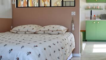 1 chambre, lit parapluie, Wi-Fi gratuit, draps fournis