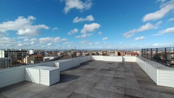 Enjoy panoramic views of the city from this rooftop terrace with a clear view of the surrounding urban landscape.