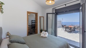 4 bedrooms, desk, iron/ironing board, travel cot