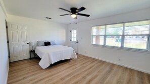 3 bedrooms, free WiFi, bed sheets - Great House Just North of TSU!! (Stephenville)