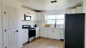 Fridge, microwave, oven, stovetop - Great House Just North of TSU!! (Stephenville)