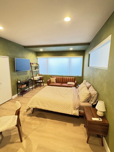 Chic Urban getaway, 12 min drive to Pike Place & Alki Beach