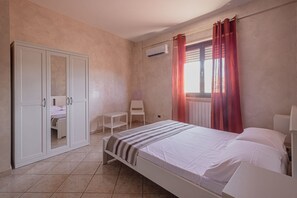 1 bedroom, WiFi, bed sheets
