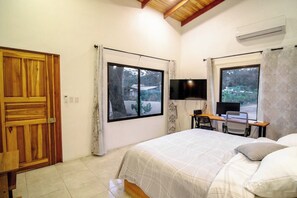 6 dormitorios, escritorio, tabla de planchar con plancha y wifi